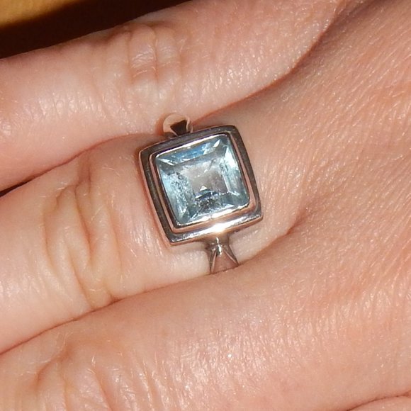 Lori Bonn Blue Topaz Silver Ring - Picture 9 of 9